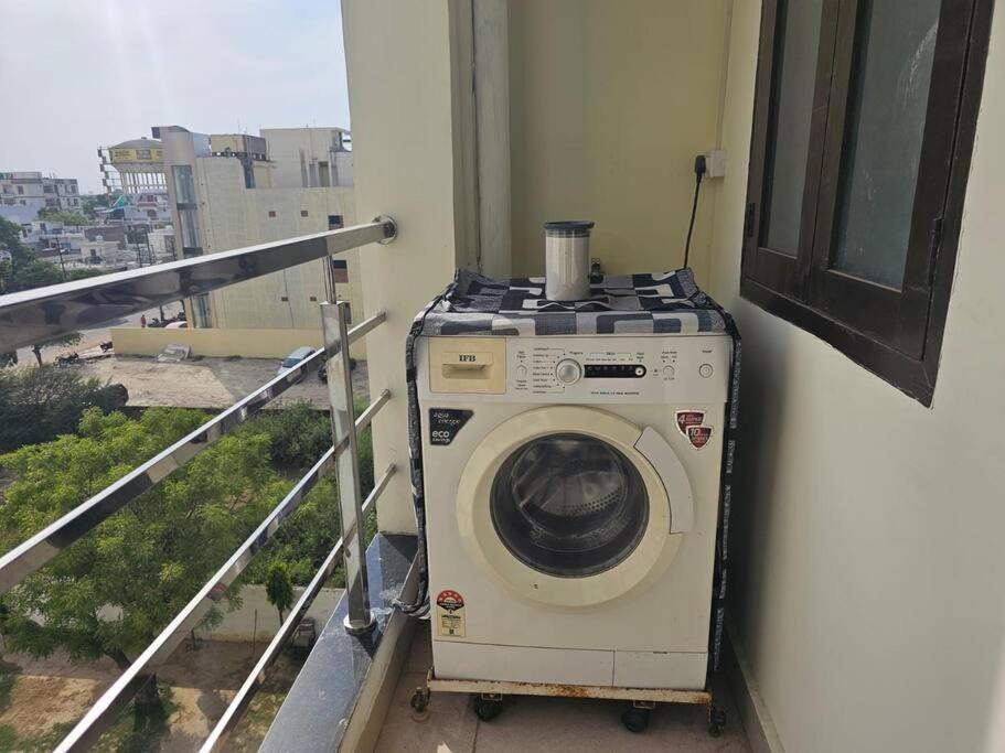 Apartment 2 Bhk In Krishna Nagar Lko202r *