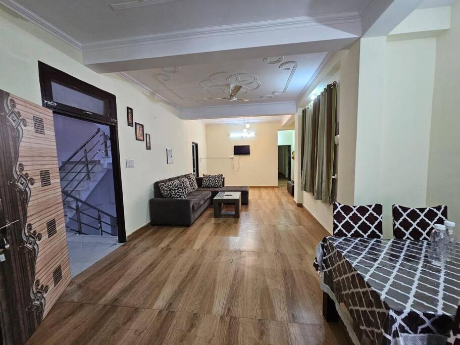 2 Bhk In Krishna Nagar Lko202r Apartment