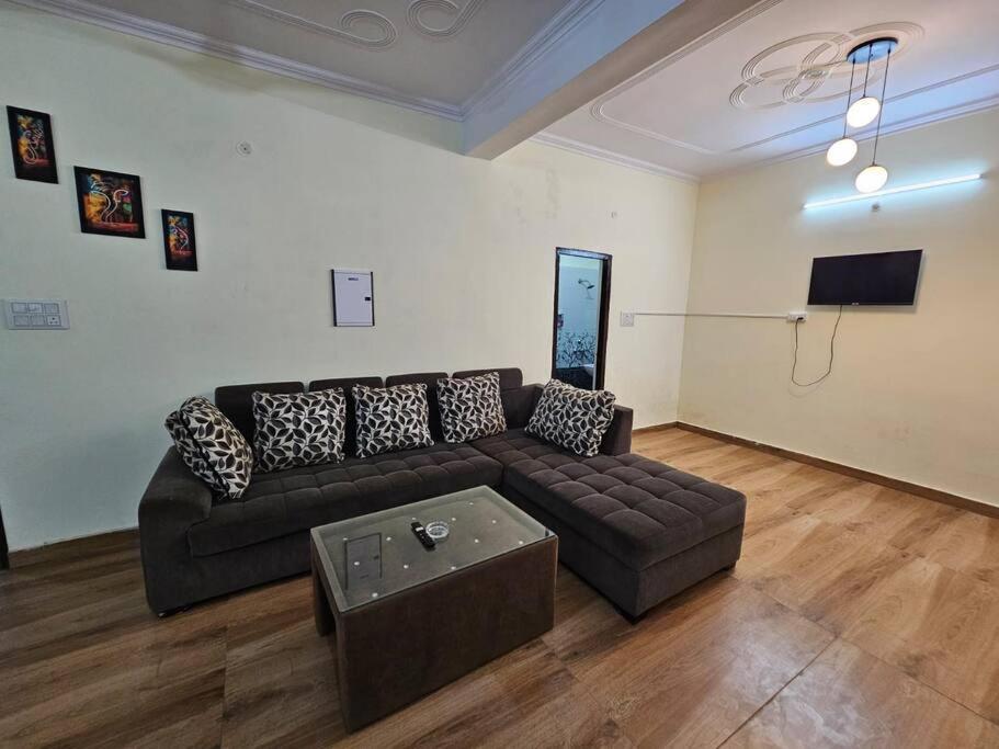 Apartment 2 Bhk In Krishna Nagar Lko202r