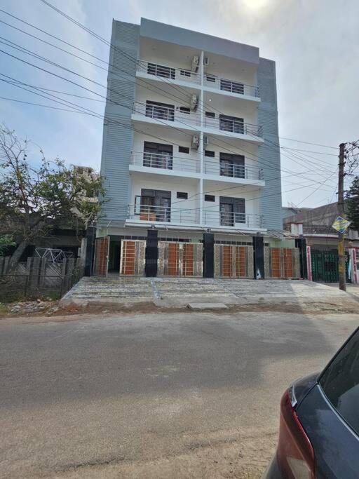 2 Bhk In Krishna Nagar Lko202r Apartment
